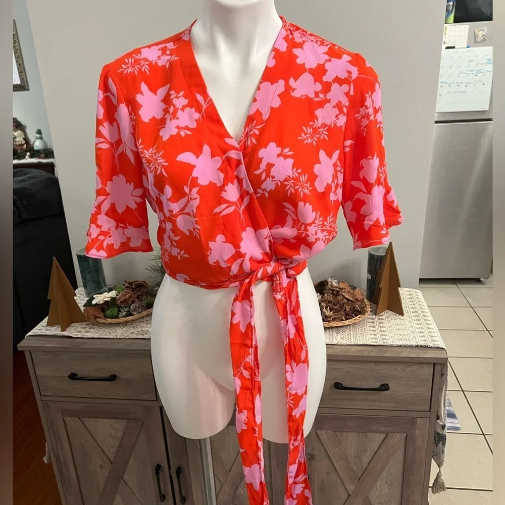 NWT Lush Red and purple cropped tie front feminine floral top